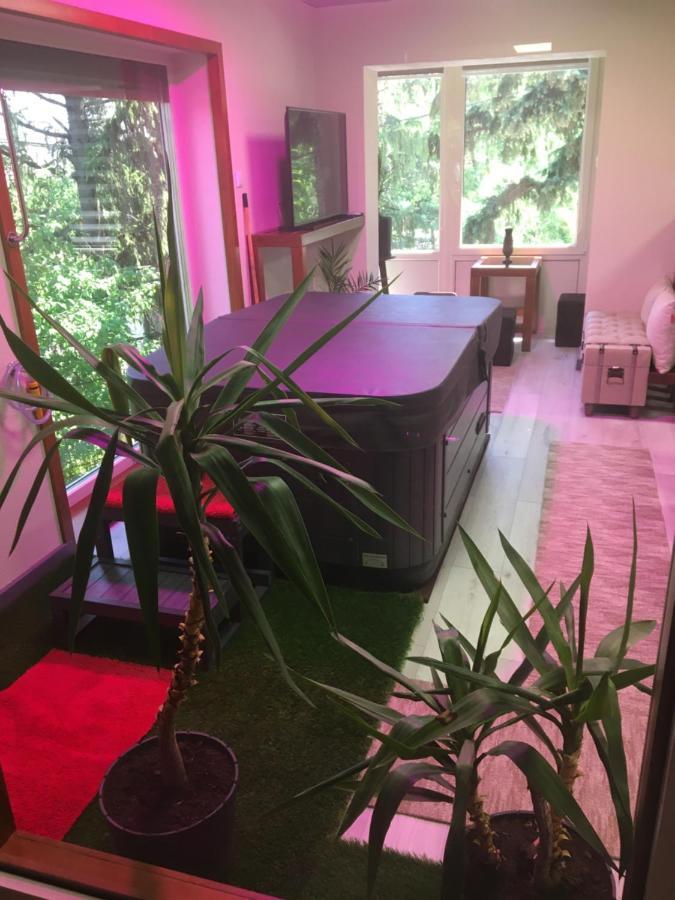 E 14 Aparthotel Berekfürdő Екстериор снимка
