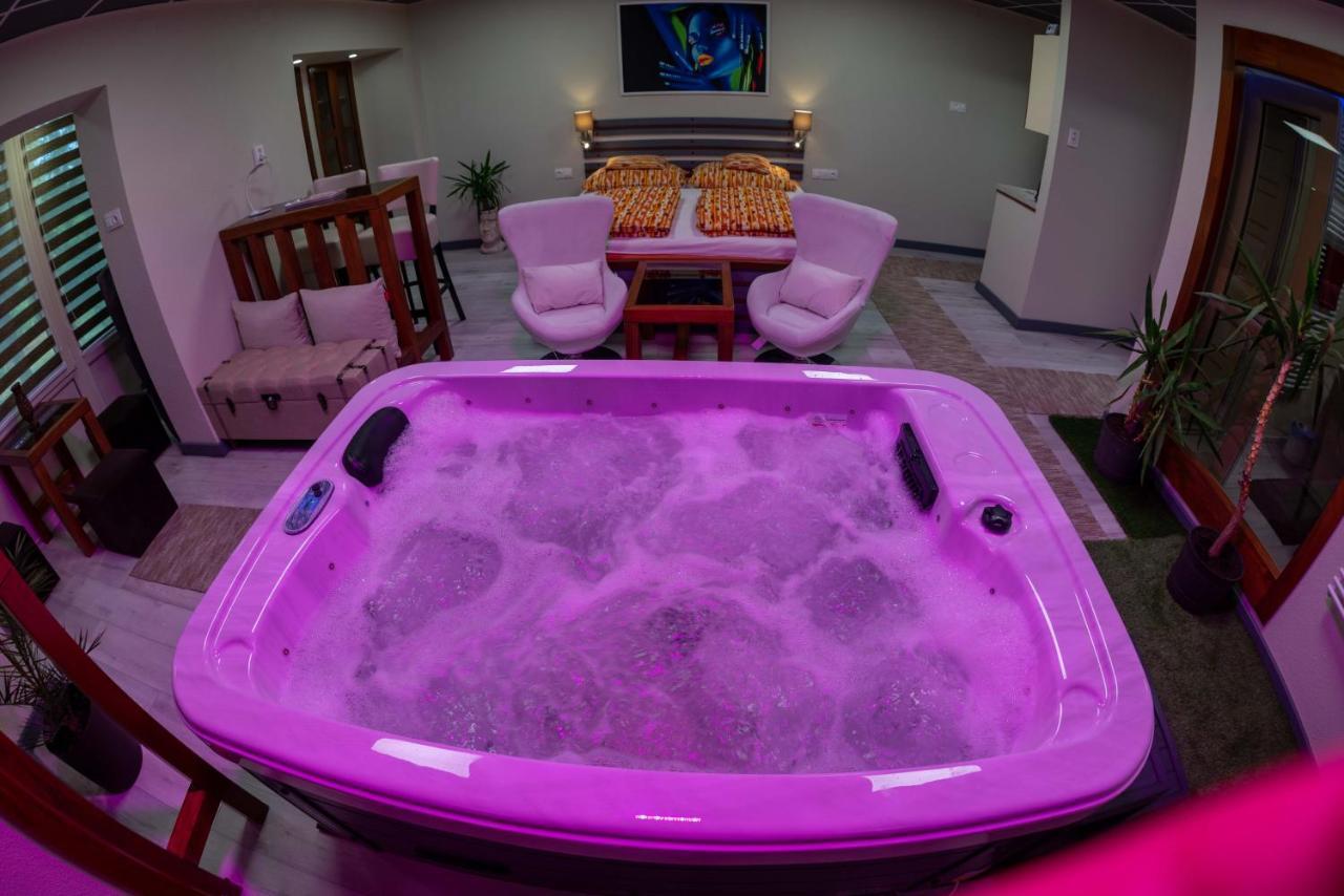 E 14 Aparthotel Berekfürdő Екстериор снимка