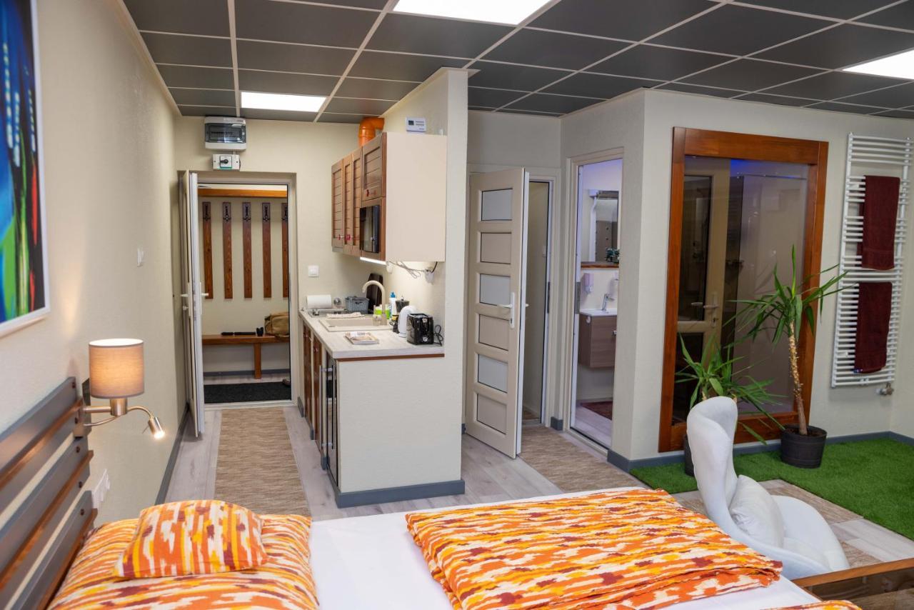 E 14 Aparthotel Berekfürdő Екстериор снимка