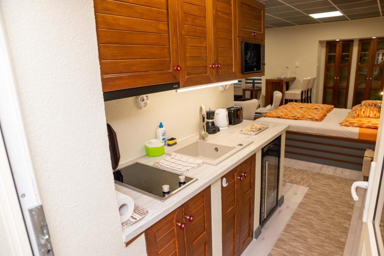 E 14 Aparthotel Berekfürdő Екстериор снимка