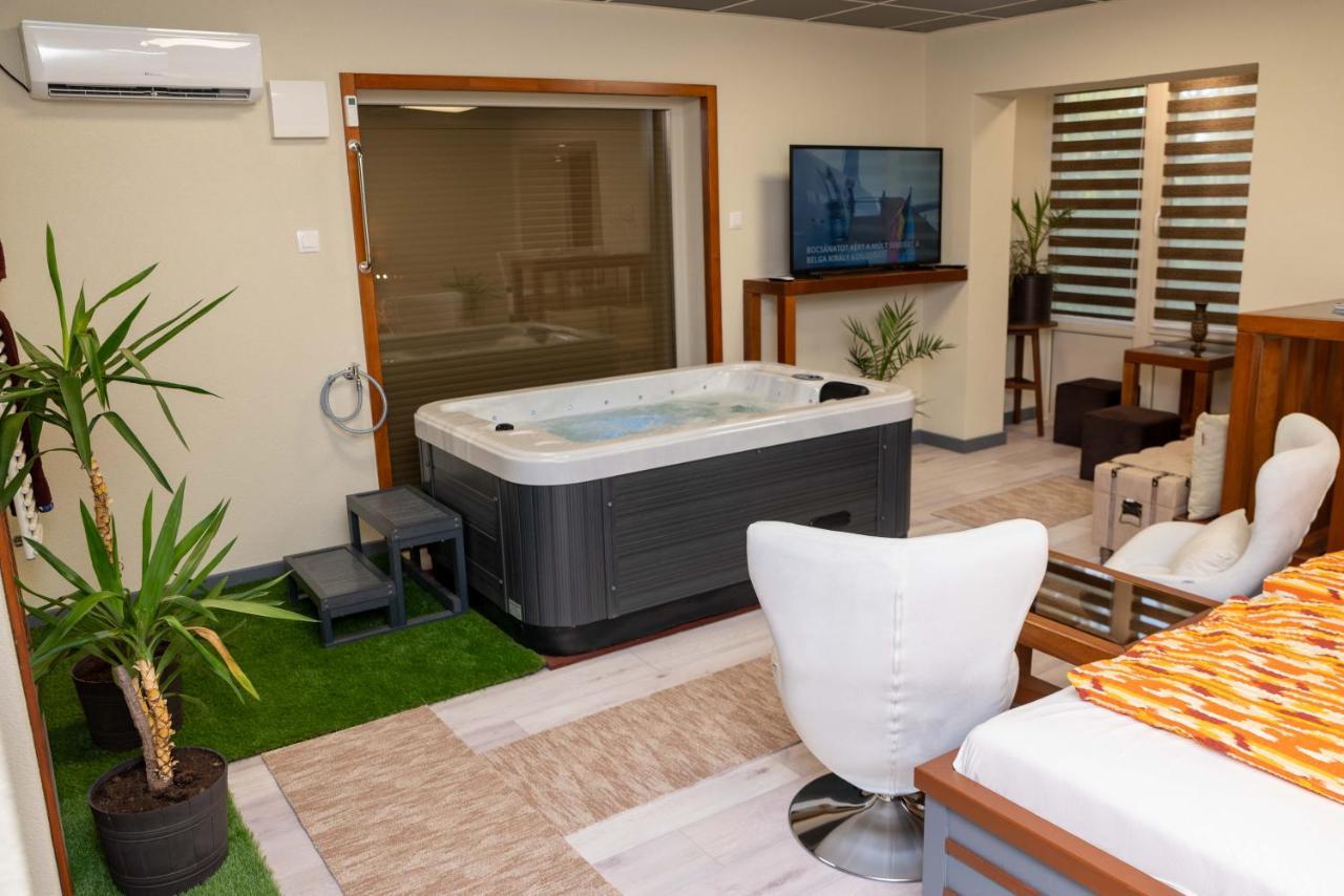 E 14 Aparthotel Berekfürdő Екстериор снимка