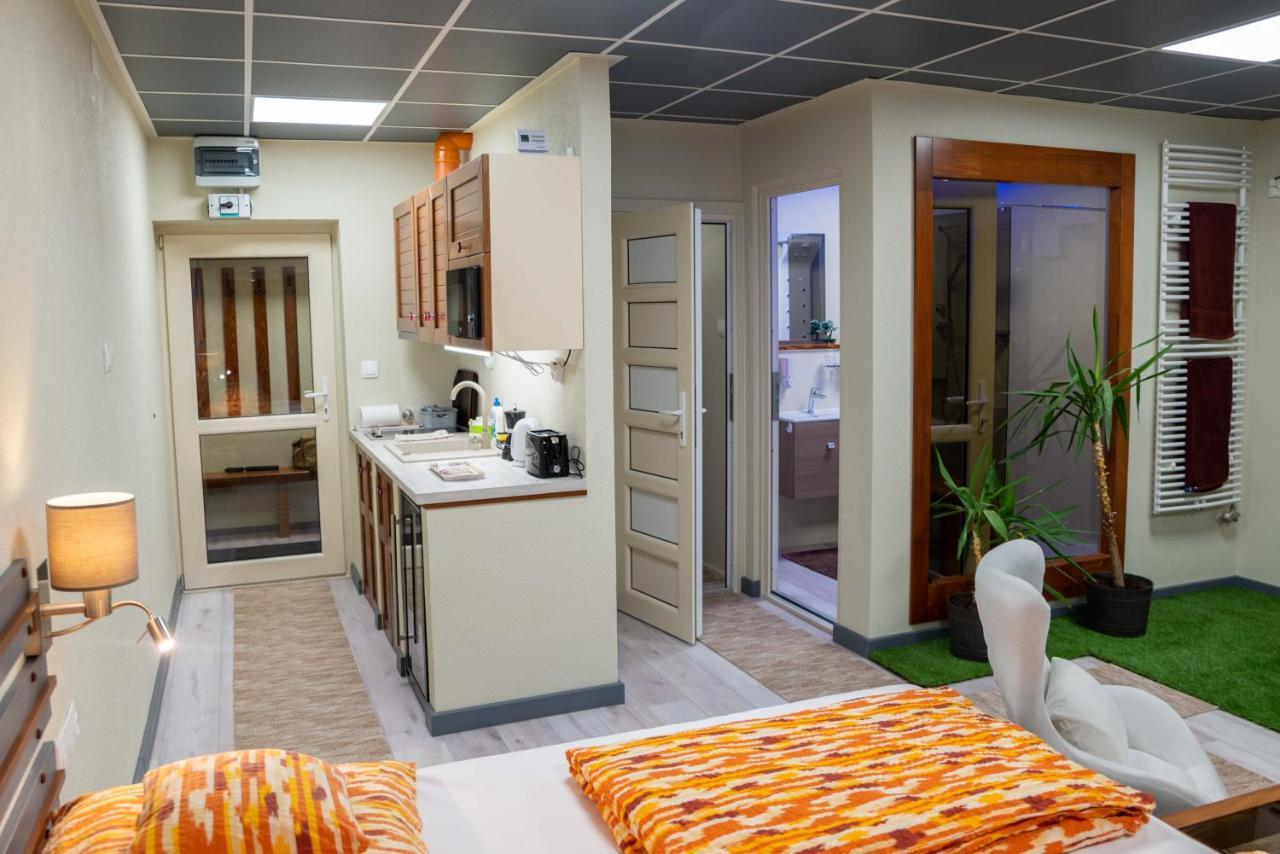 E 14 Aparthotel Berekfürdő Екстериор снимка